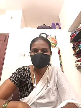 Webcam Model (Tamil_Yalini12) is live