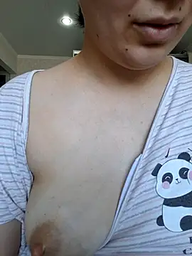 Webcam Model (Emi_hot1)  is live.Free join now!