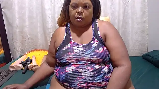 MatureBootyBabe4Uxx webcam