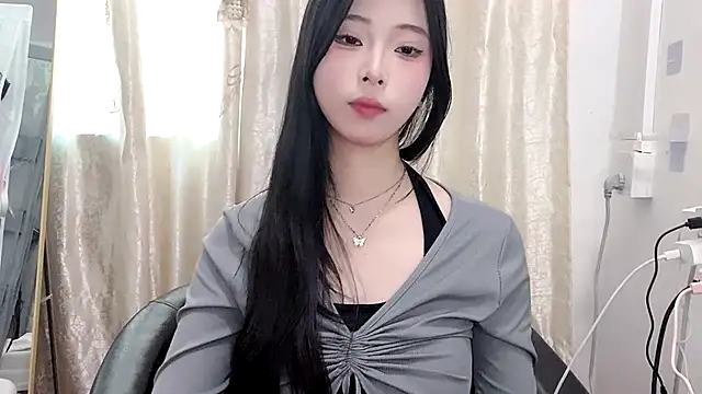 yiyibaby2026 - Yiyibaby2026's free webcam