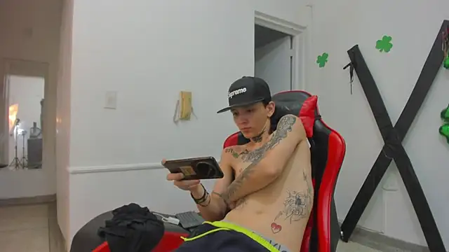 straightboy_nick (M twink) - show naked