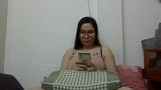 kiko_sunflower - Kiko_sunflower's free webcam - UK Sex Cams