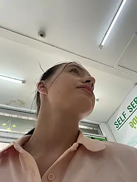 miatee - MiaTee's free webcam - UK Sex Cams