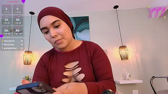 habi_arabic (F teen) - Show my ass in a thong, move it slow