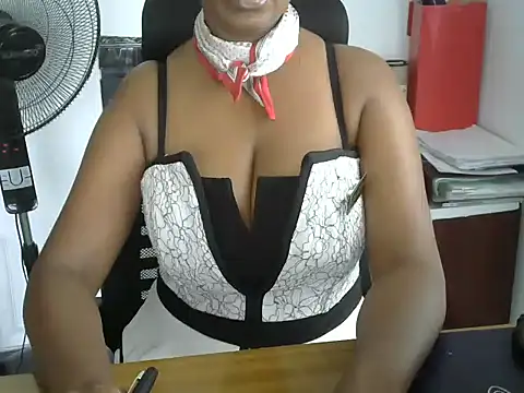 missytrig (F milf) - Funtime! Sunday 29thMarch Birthday show