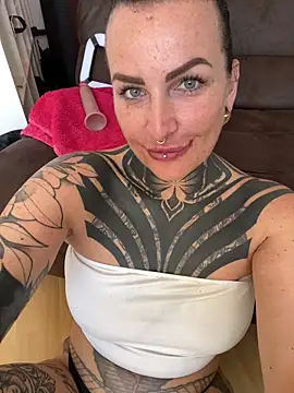 KathaleaNoir's live cam