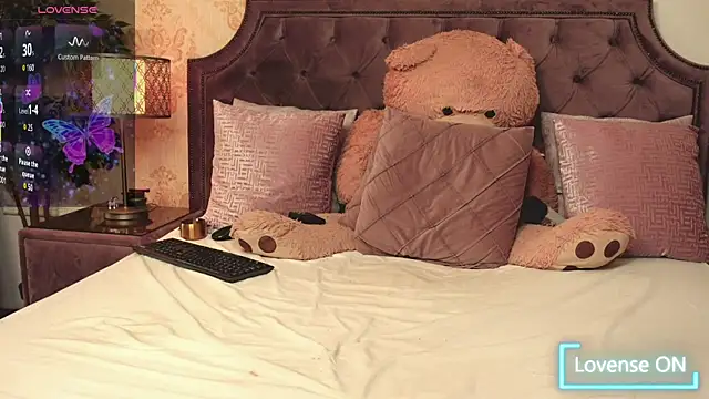 Live solo webcam of JaneDevine