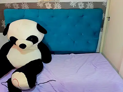 GiannaGoddes live sex cam