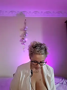 Webcam Model (LunaBlaise)  is live.Free join now!