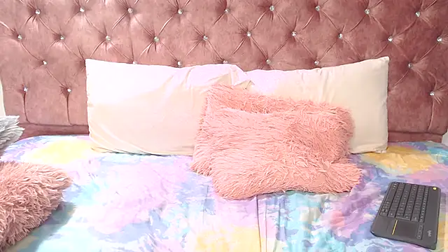 ssoficollins (F young) - fingering ass