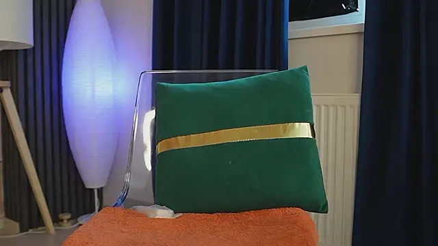 kimmblaze - KimmBlaze's free webcam - UK Sex Cams