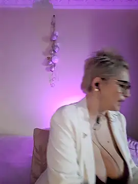 Webcam Model (LunaBlaise)  is live.Free join now!