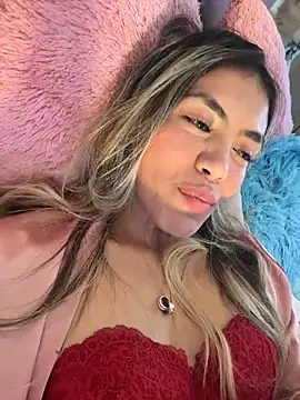 Webcam Model (soffia_7)  is live.Free join now!