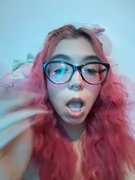 Webcam Model (Valen-Foxx1)  is live.Free join now!