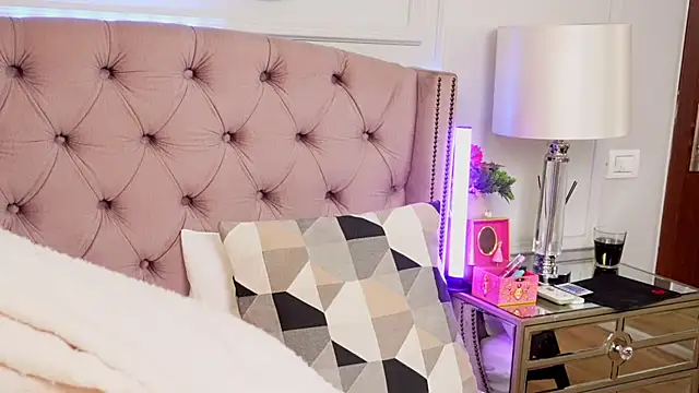 jenniferlovve - JenniferLovve's free webcam - UK Sex Cams