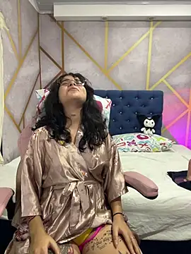 _vaiolet_owo - _vaiolet_owo's free webcam - UK Sex Cams