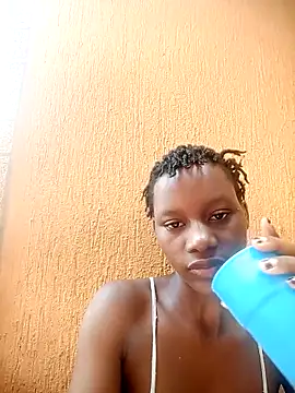 Webcam Model (Petite_li)  is live.Free join now!