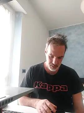 marcolino183 (Ask my age) - Fumiamo nudi?