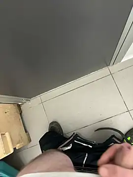 d4n13l47 (M young) - Mi masturbo in balcone davanti a tutti