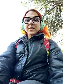 nikky_divine (F milf) - SHOW TITS OUTDOOR