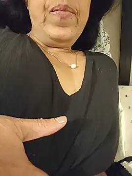 Webcam Model (NakedMILFx)  is live.Free join now!