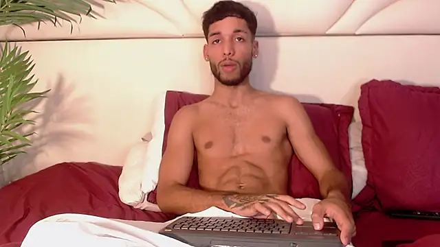 thiagoferreti - Thiagoferreti's free webcam - UK Sex Cams