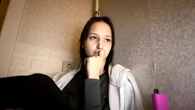 naoomis - Naoomis's free webcam - UK Sex Cams