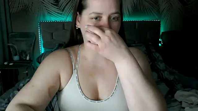 uliastar - Uliastar's free webcam - UK Sex Cams