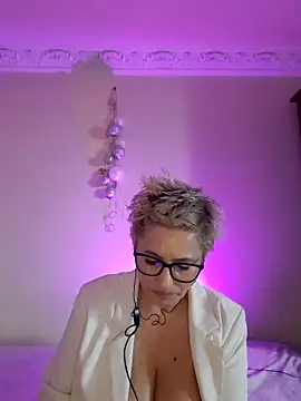 Webcam Model (LunaBlaise)  is live.Free join now!