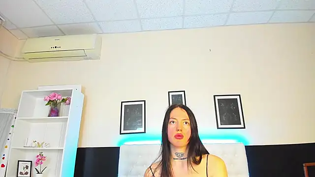 adrianacult - AdrianaCult's free webcam