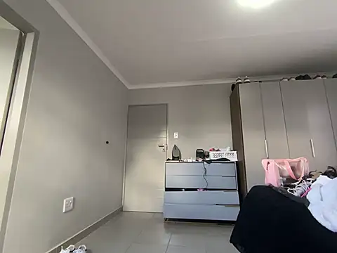 misslola27 - MissLola27's free webcam