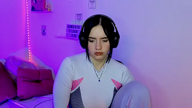 emily_lindey - Emily_Lindey's free webcam - UK Sex Cams