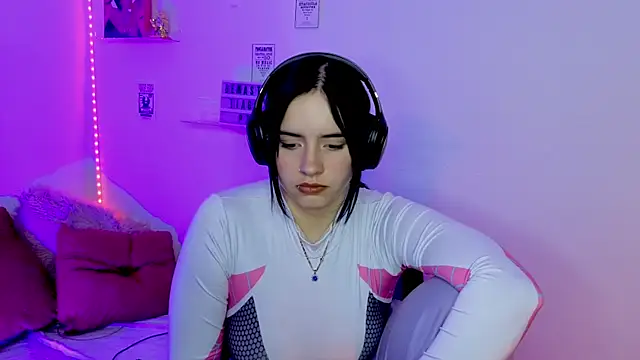 emily_lindey - Emily_Lindey's free webcam - UK Sex Cams