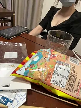 美女Lola666999在线直播