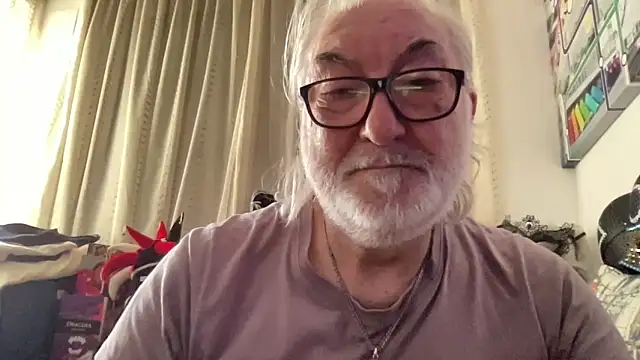 eroticvenetian (Ask my age) - CUM ON VENETIAN HAIRY BELLY