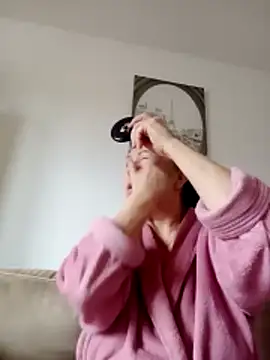 hottie-mom (Ask my age) - watch how Il playing with my...