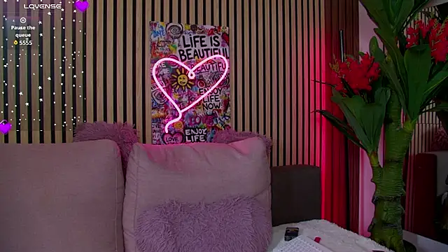 mirunahaze - MirunaHaze's free webcam - UK Sex Cams