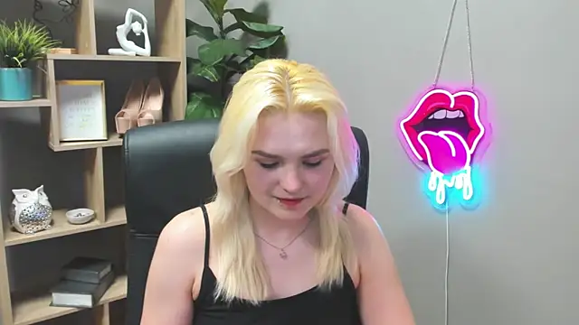 sweetlilyxo - SweetLilyxo's free webcam