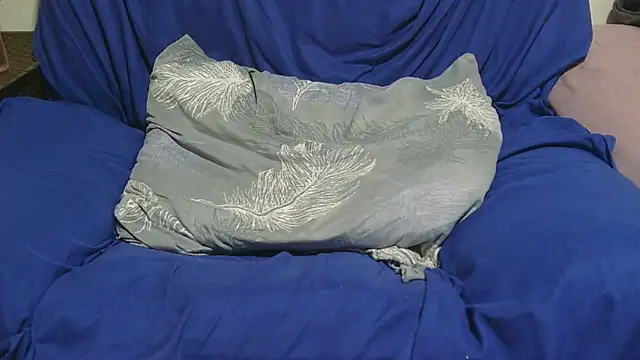 sluttylaura21 - Sluttylaura21's free webcam