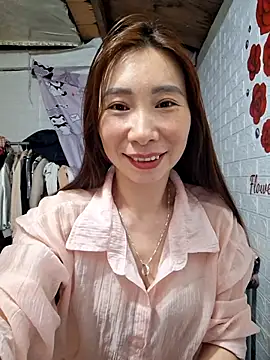 adela-222 - Adela-222's free webcam