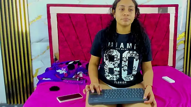 tiana_hots - Tiana_hots's free webcam