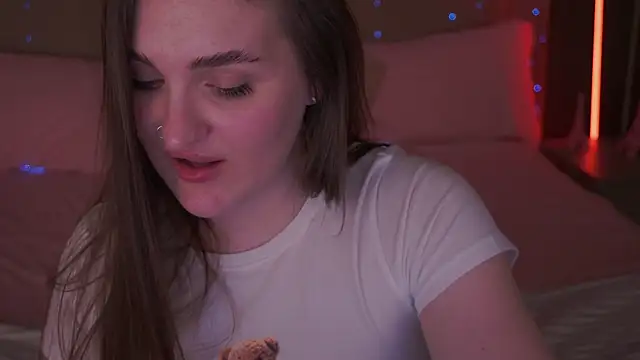 emmycharmm - EmmyCharmm's free webcam - UK Sex Cams