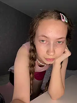 Webcam Model (Holy_Poly)  is live.Free join now!