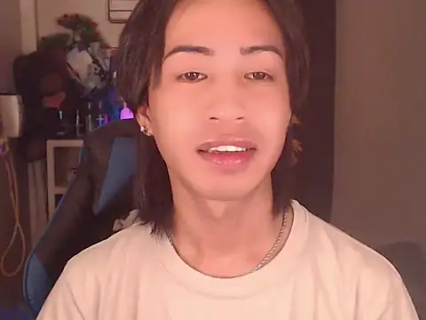 erin_23 (Ask my age) - lets make love, and have some fun <3