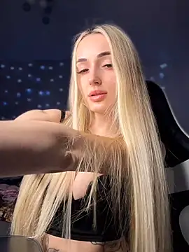 Webcam Model (alicebedroom)  is live.Free join now!