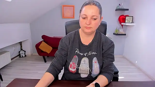 lollagirl - LollaGirl's free webcam - UK Sex Cams