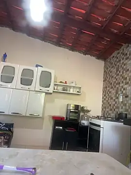 mari_valda2 (F young) - Hidratante nos seios