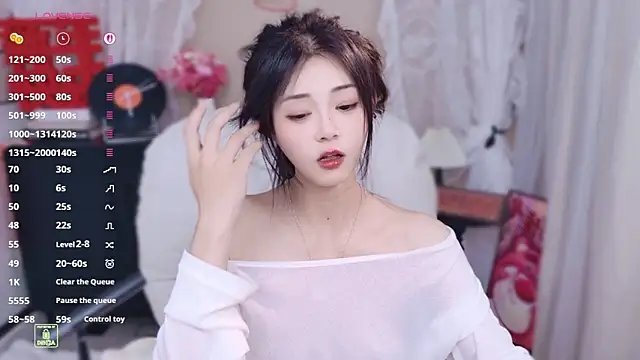 美女CeeKie在线直播