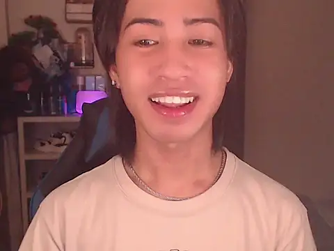 erin_23 (Ask my age) - lets make love, and have some fun <3