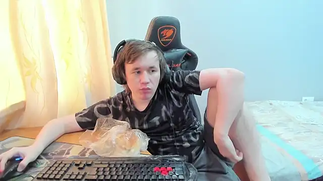 iliaskrislove - Iliaskrislove's free webcam - UK Sex Cams